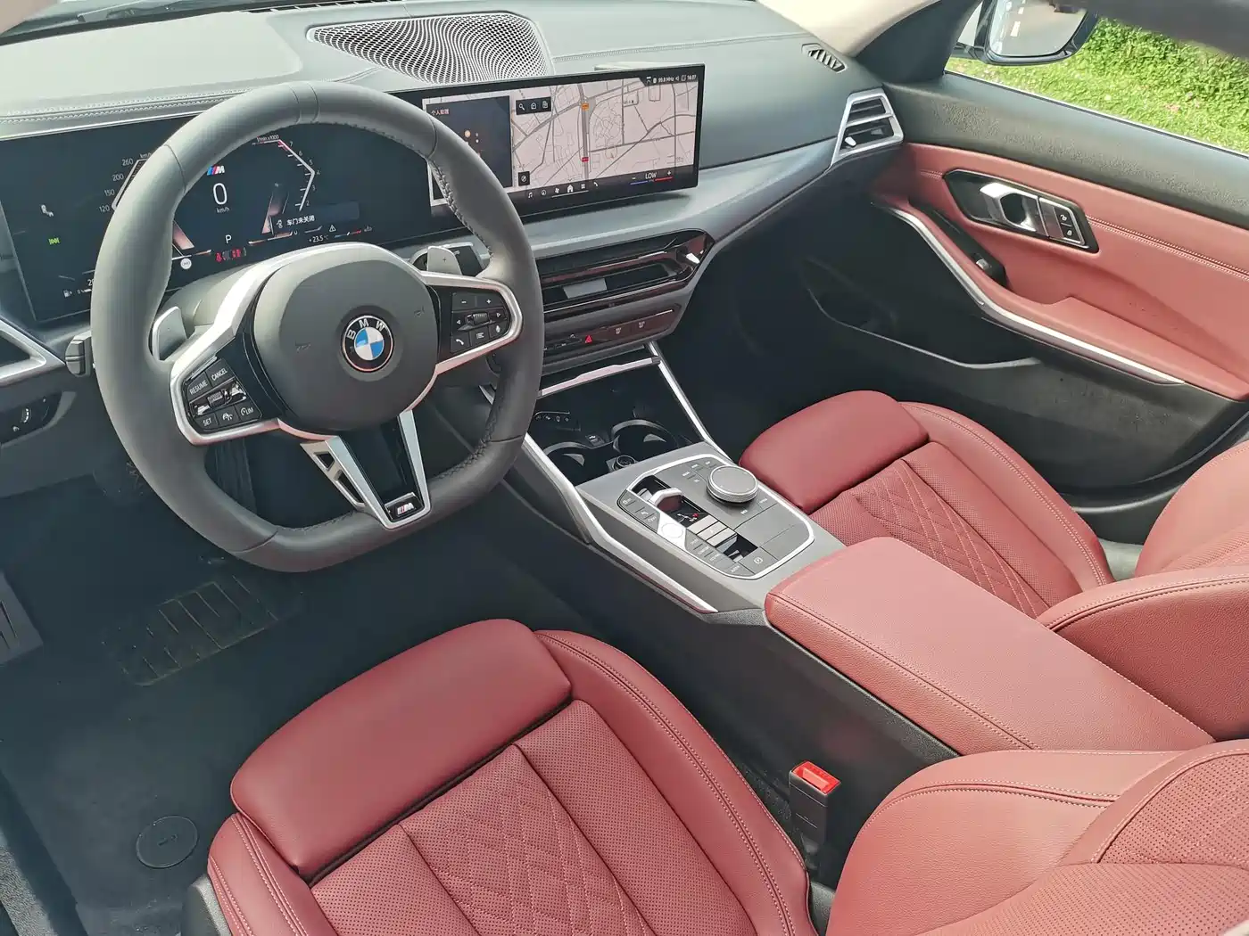 BMW 3 Series 2025 325i M Sport Package фото 10