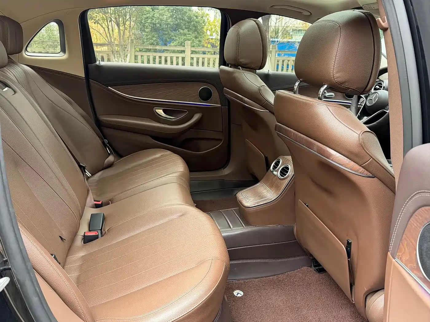 Mercedes-Benz E-Class 2022 E 260 L фото 11