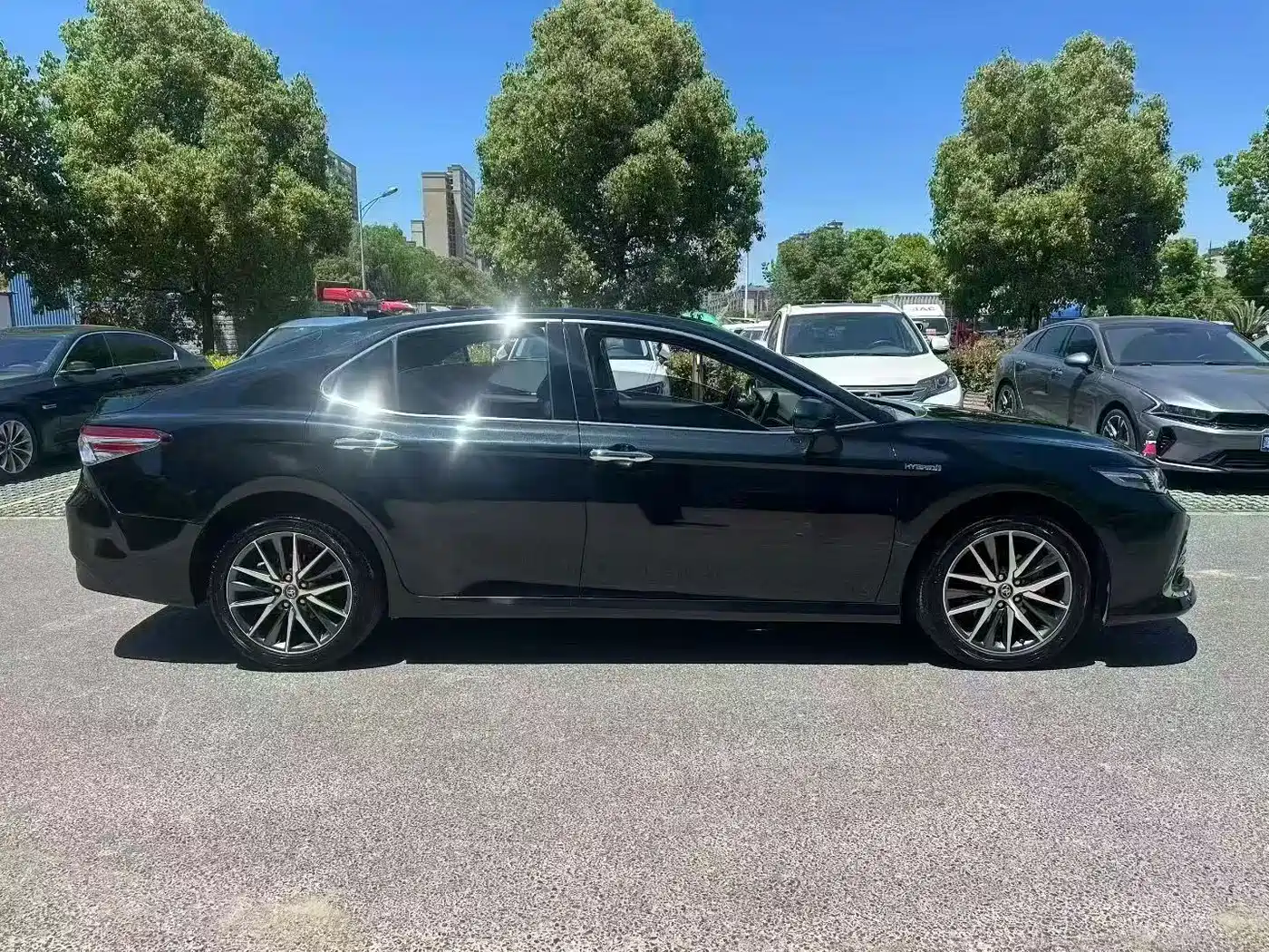 Toyota Camry 2021 Hybrid 2.5HG Luxury Edition фото 8