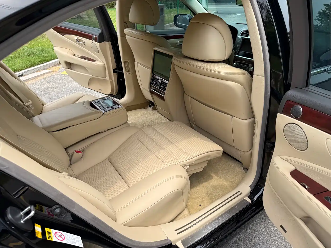 Lexus LS 2010 460L Premium Edition фото 5