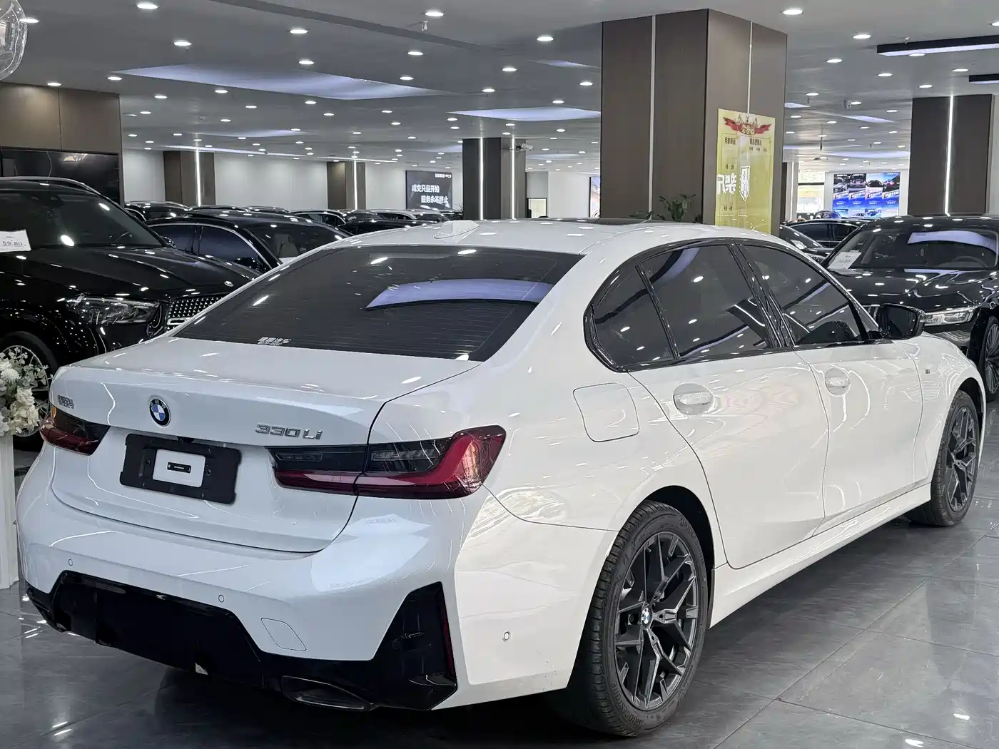 BMW 3 Series 2025 330Li M Sport Night Edition фото 7