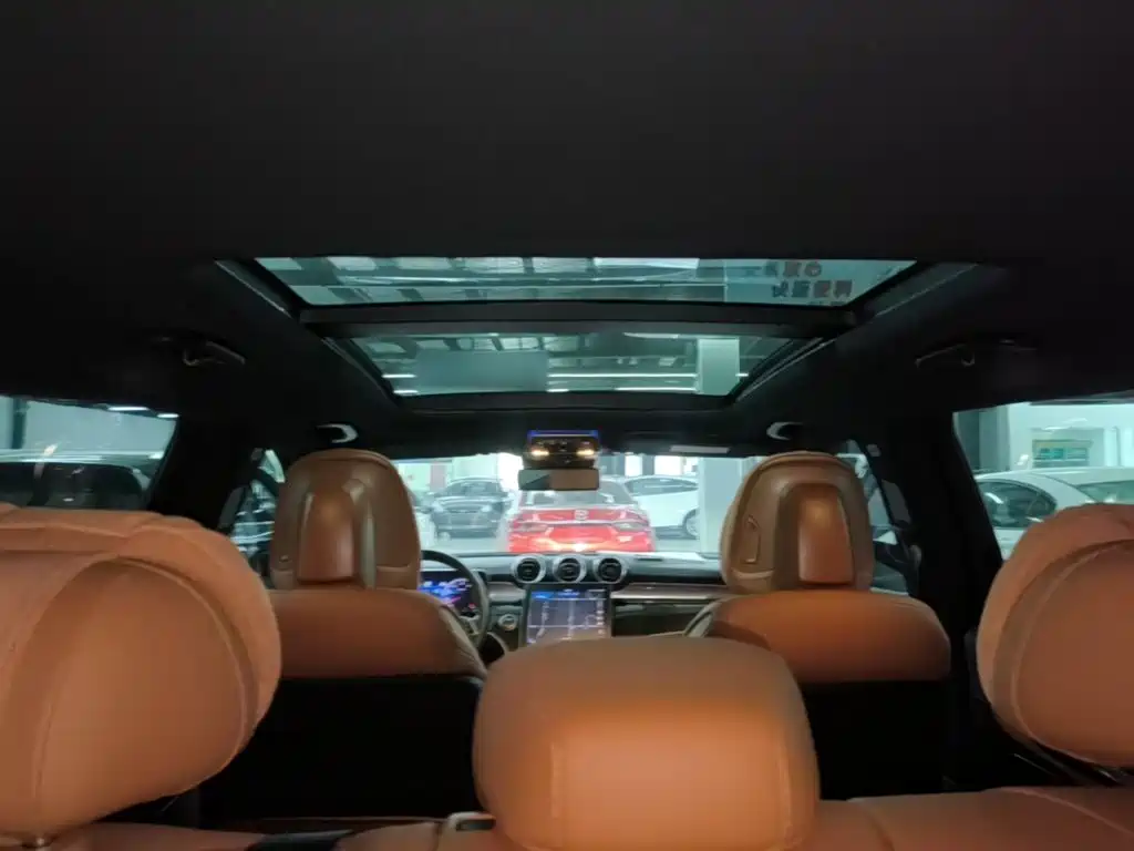 Photo 18 - Mercedes-Benz GLC