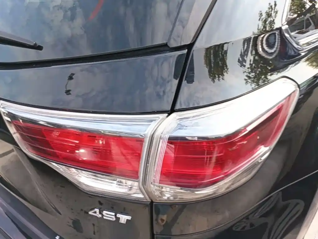 Photo 8 - Toyota Highlander