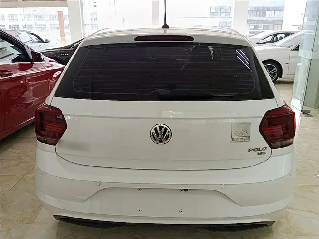 VOLKSWAGEN POLO