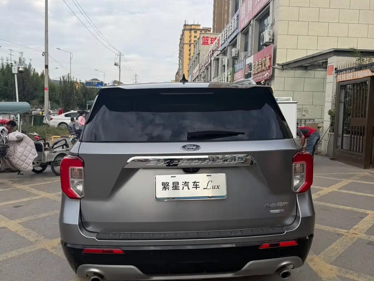 Фото 6 - Ford Explorer