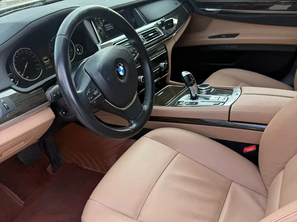 BMW 7 Series 2013 Model 730Li Leading фото 7