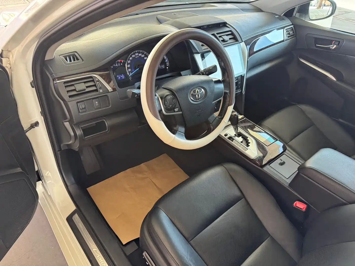 Toyota Camry 2016 2.0G 10th Anniversary Leading Edition фото 6