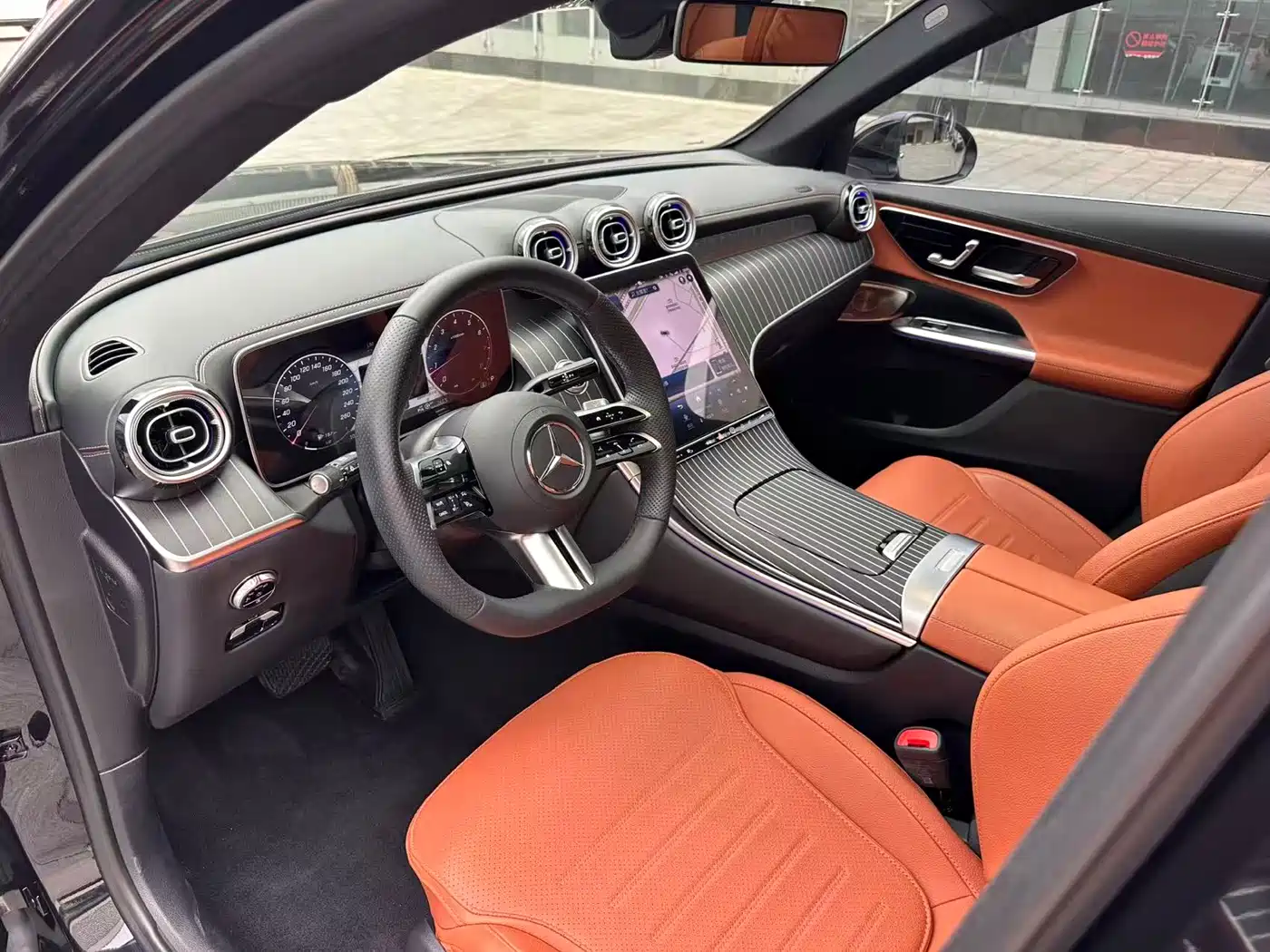 Mercedes-Benz GLC 2023 GLC 300 L 4MATIC Sport 5-Seater фото 3