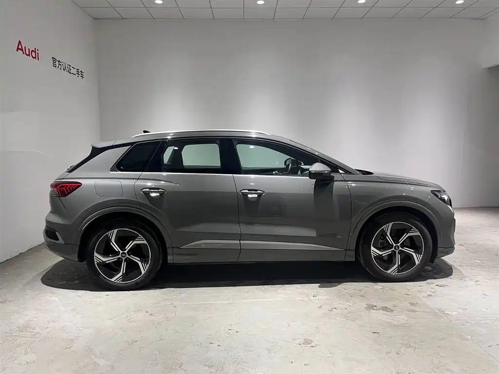 AUDI Q4 E TRON