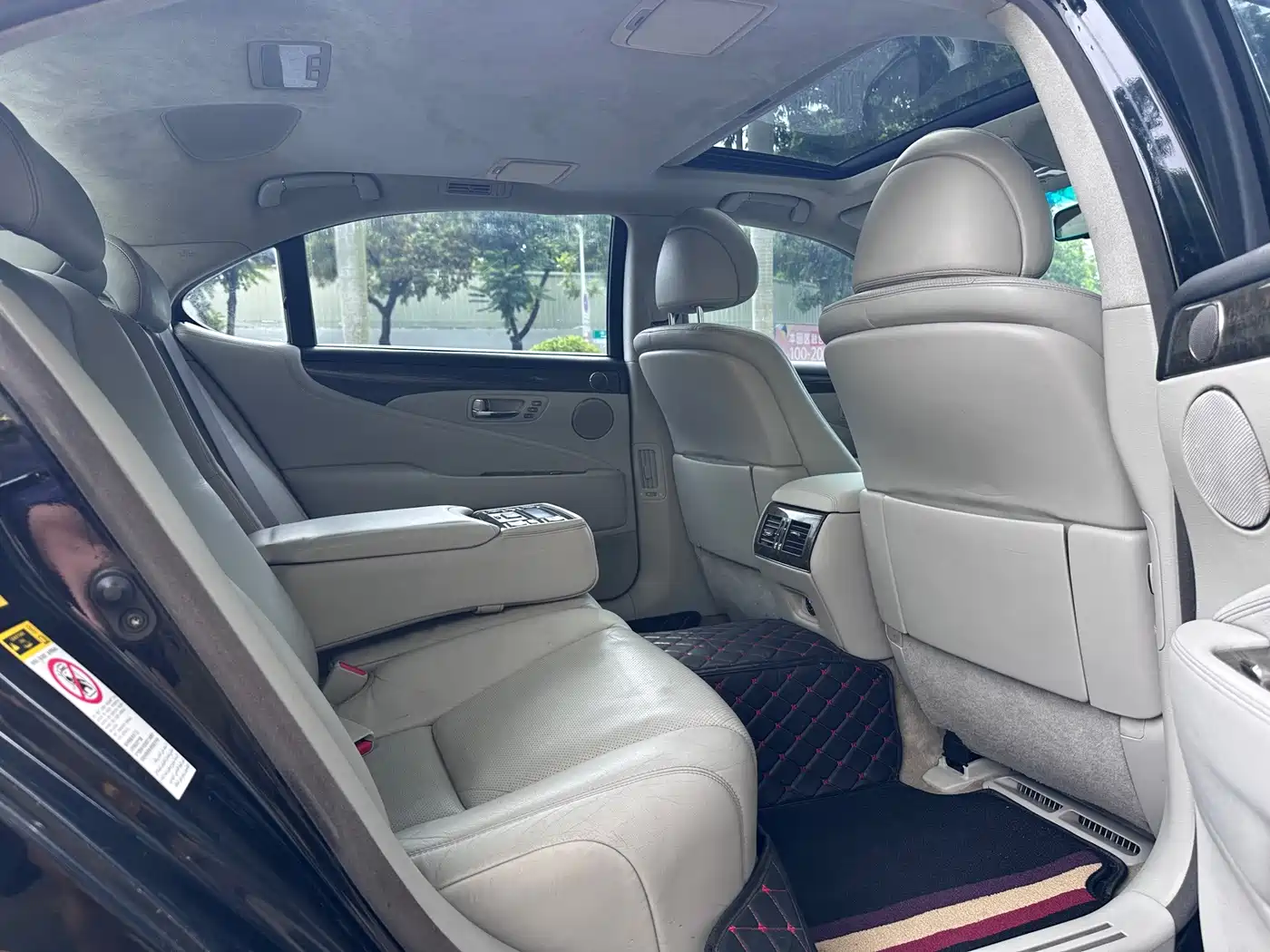 Фото 7 - Lexus LS