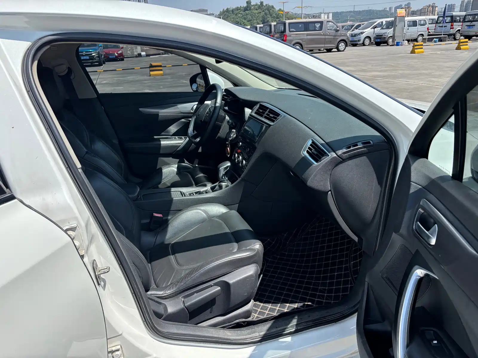 Фото 10 - DS 5LS