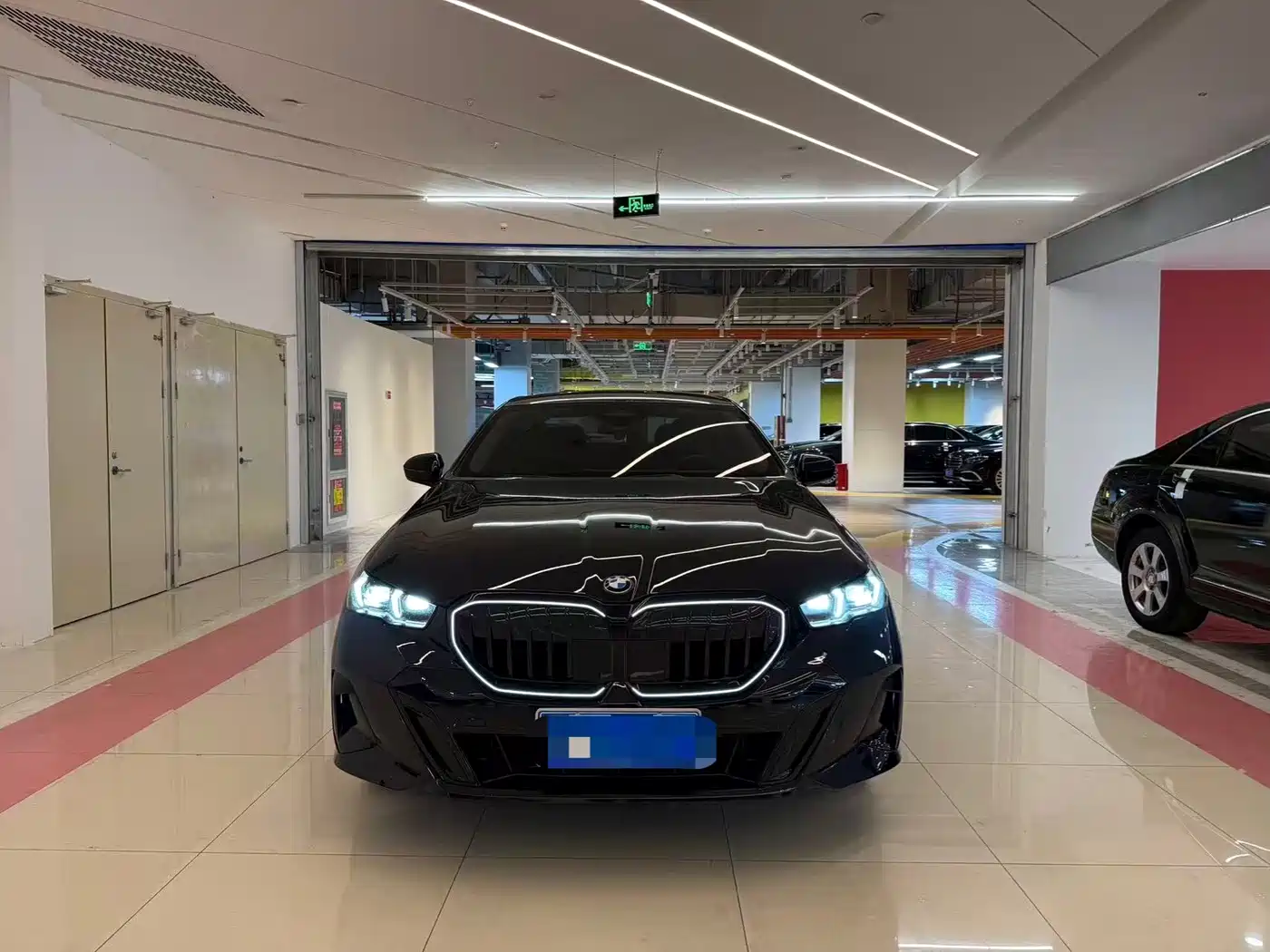 BMW 5 Series 2024 530Li Leading M Sport Package фото 2