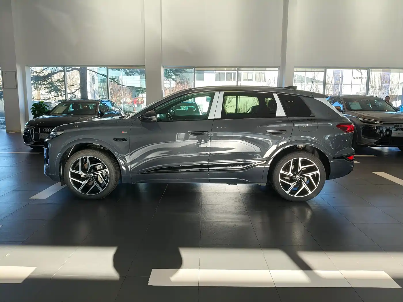 Audi Q6L e-tron 2025 Model Pioneer Edition фото 5