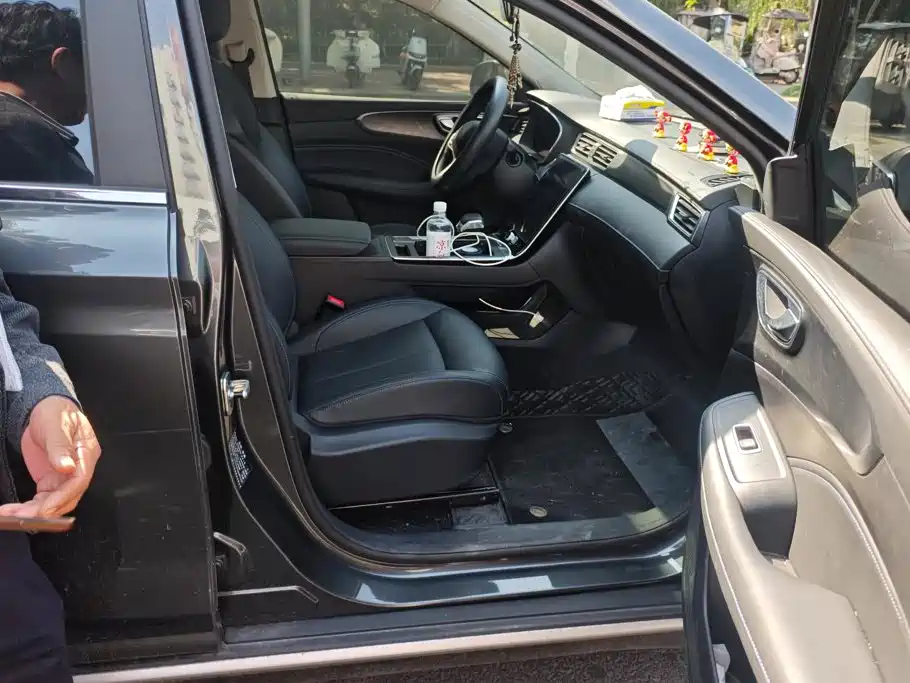 Фото 8 - Roewe RX5