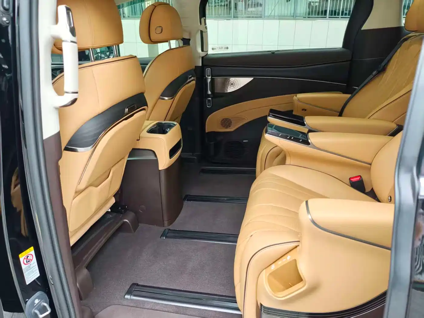 Denza D9 2024 DM-i 980 AWD Prestige фото 5