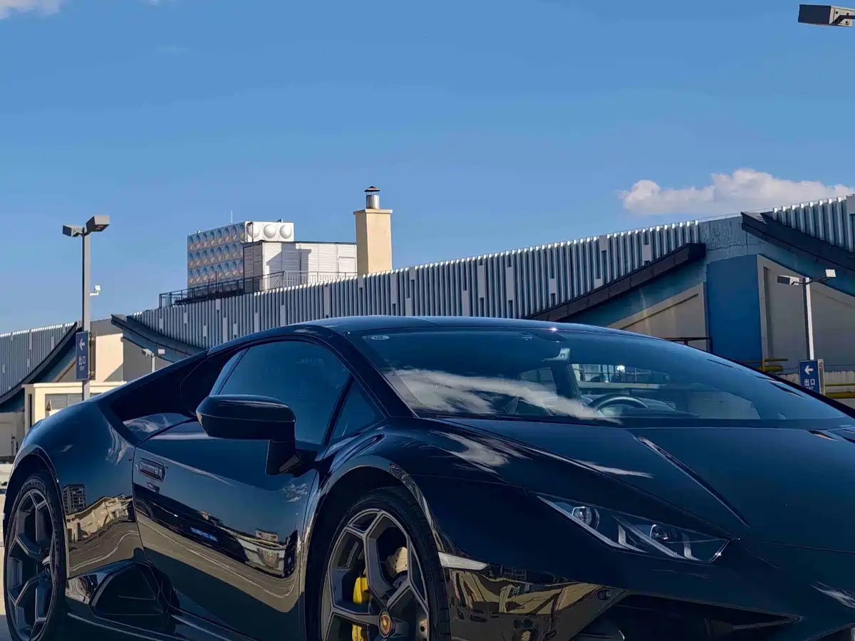 LAMBORGHINI HURACÁN