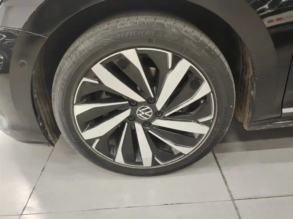 Volkswagen Passat 2022 330TSI Luxury Edition фото 23