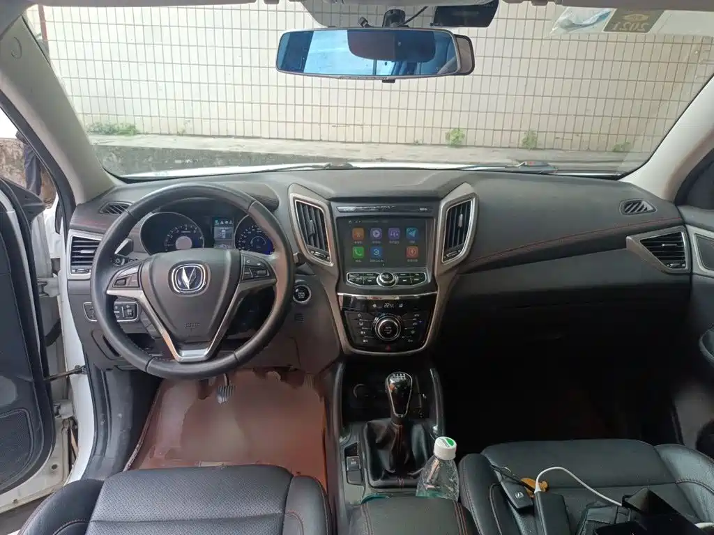 Фото 13 - Changan CS75