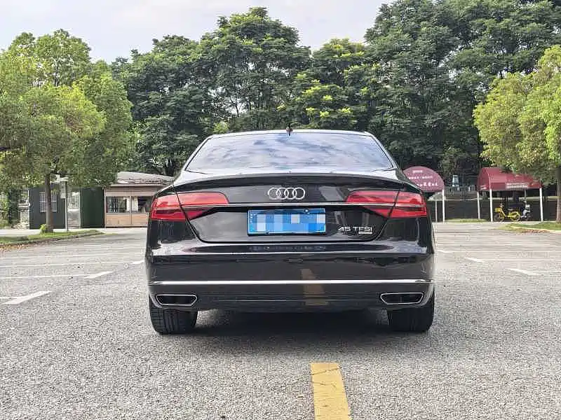 Фото 14 - Audi A8