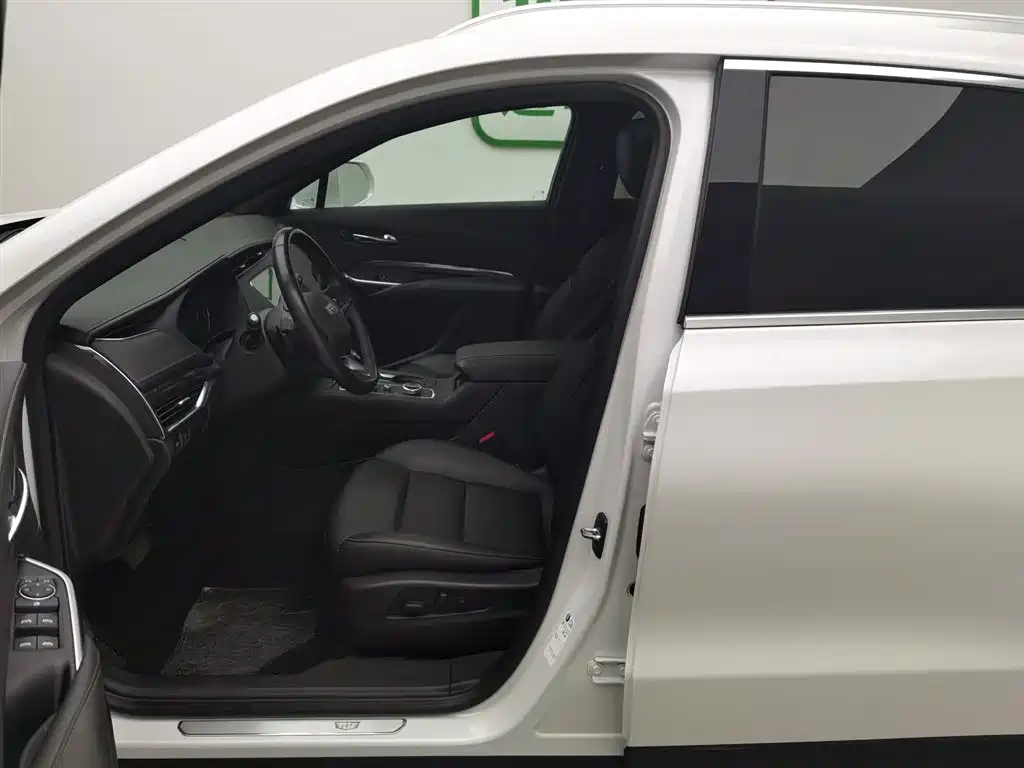 Cadillac XT4 2020 Facelift 28T 2WD Tech фото 10