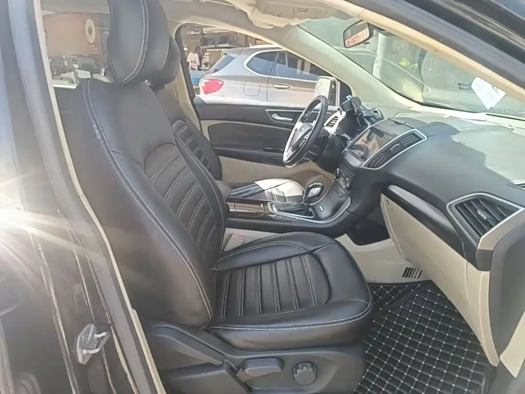 Фото 25 - Ford Edge