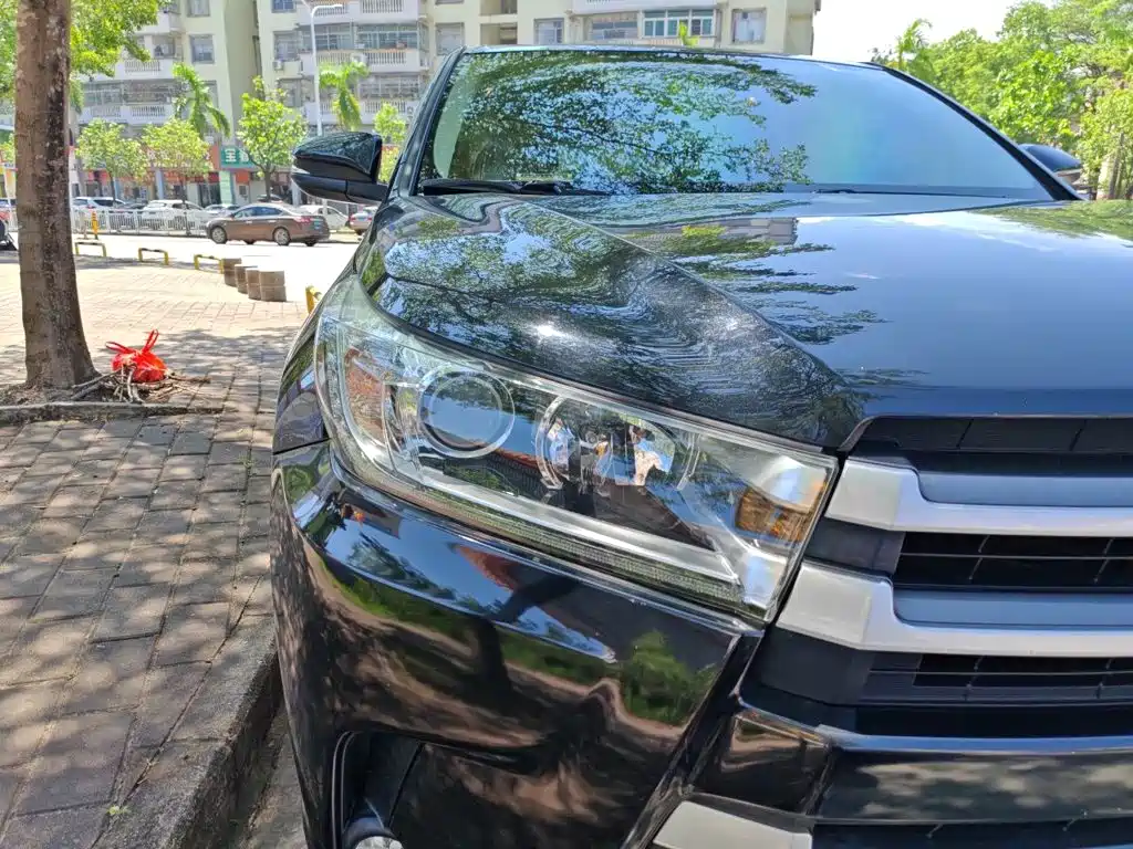 Photo 7 - Toyota Highlander
