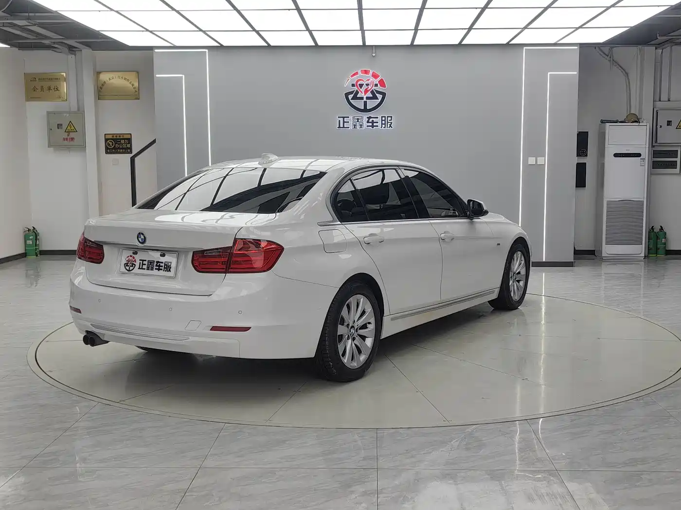 BMW 3 Series 2013 328Li Style Design Package фото 12