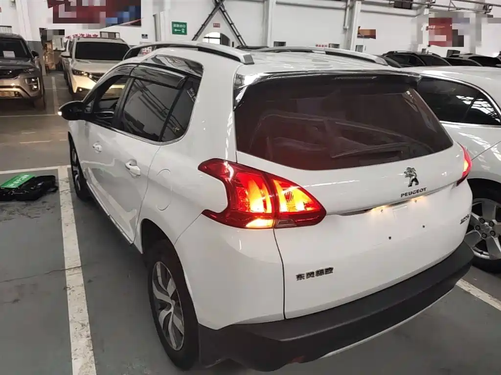 Peugeot 2008 2014 1.6L Automatic Navigation Edition фото 5