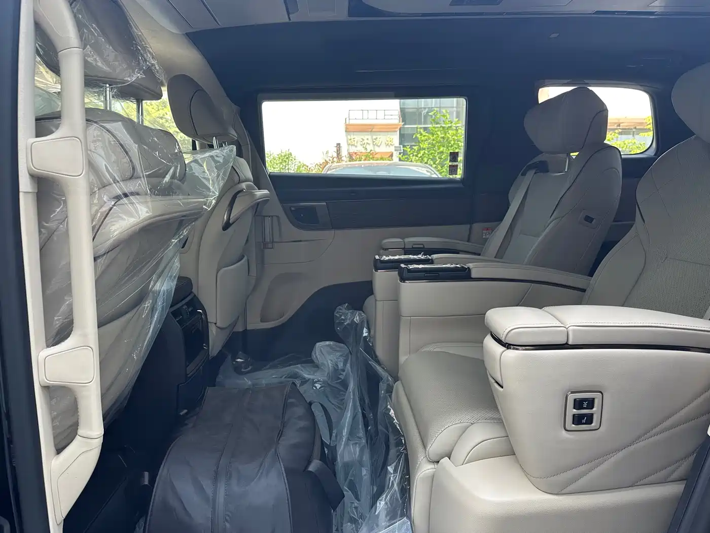 Toyota Alphard 2025 Hybrid 2.5L Prestige Gold Edition фото 10