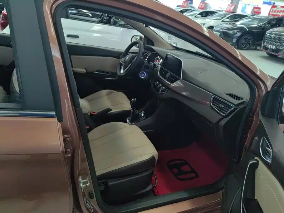 Baojun 310W 2018 2017 1.5L Manual Luxury China V