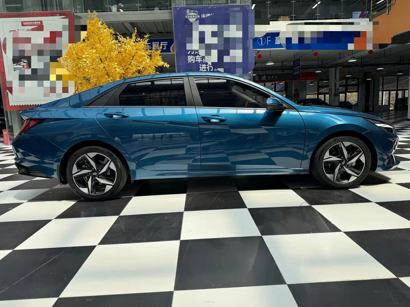 Hyundai Elantra 2022 1.5L CVT LUX Premium Edition фото 8
