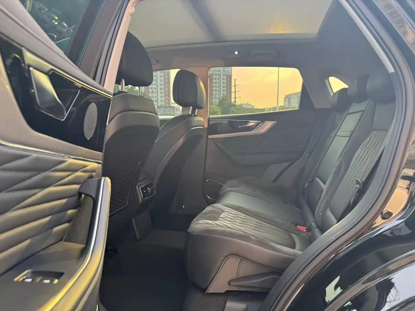 Hongqi HS5 2022 Facelift 2.0T Smart Flag Enjoyment AWD Edition фото 5