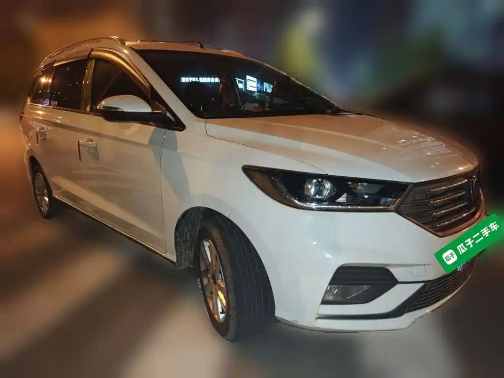 Фото 4 - Baojun 360