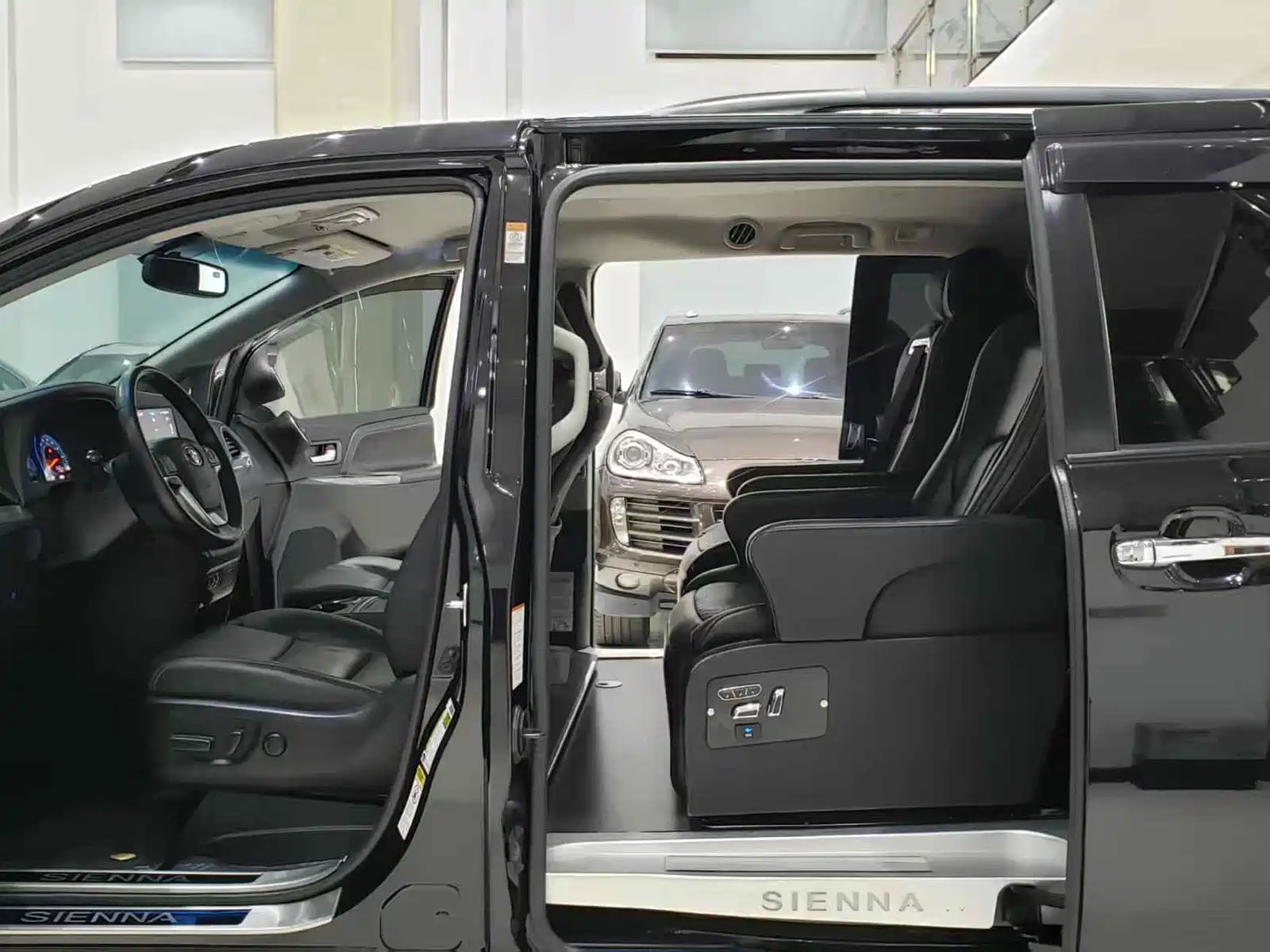 صورة 7 - Toyota Sienna