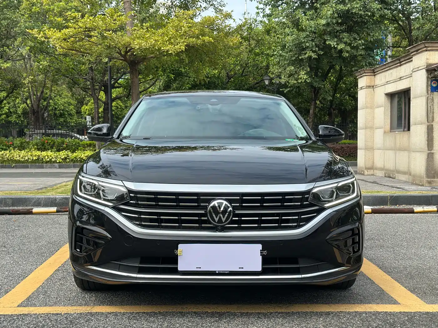 Volkswagen Passat 2023 330TSI Premium Edition фото 2