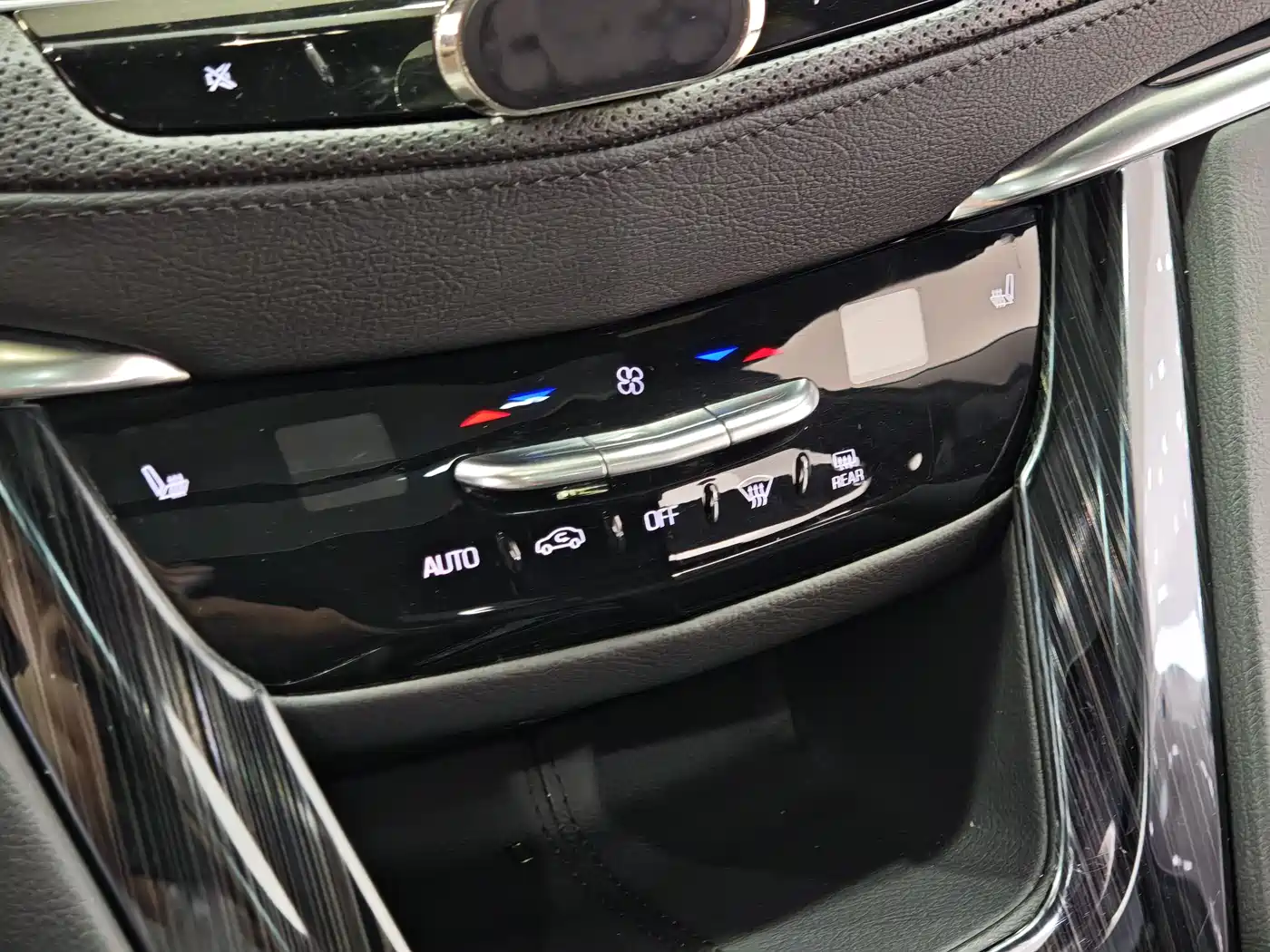 Cadillac XT5 2024 2.0T FWD Fashion Edition фото 16