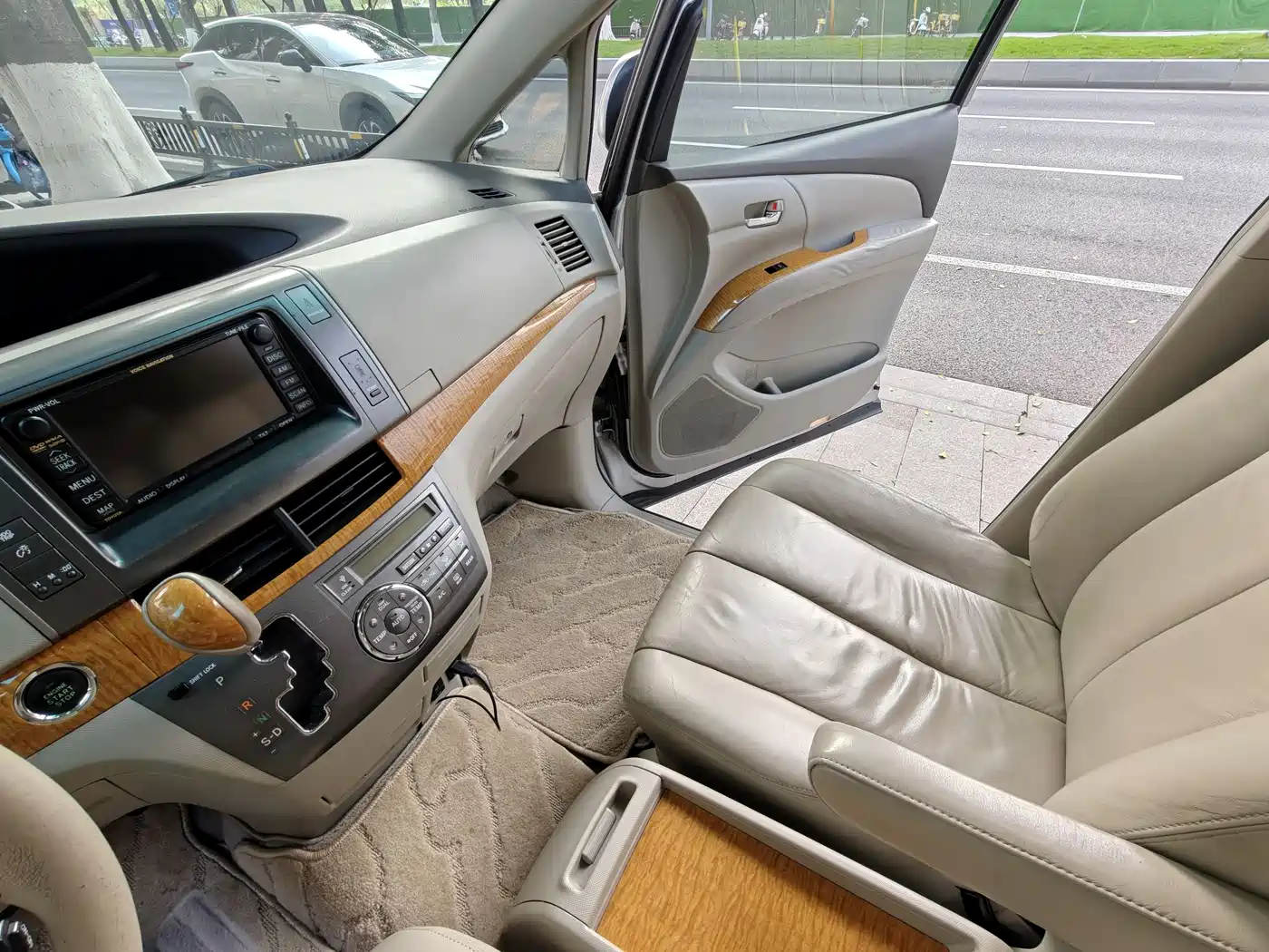 Toyota Previa 2012 2.4L 7-Seater Luxury Edition фото 13