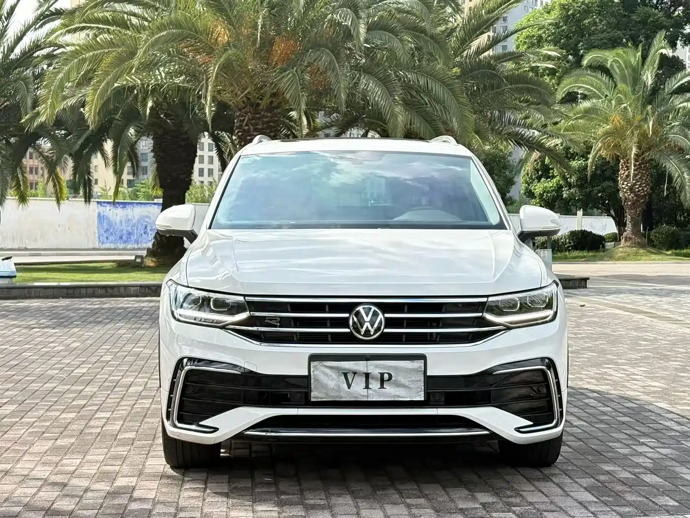 Volkswagen Tiguan L 2022 380TSI Automatic 4WD R-Line Cross Edition 7-Seater фото 2