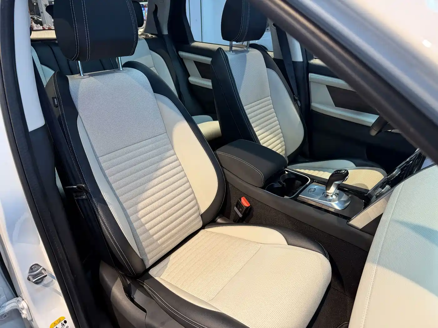 Фото 14 - Land Rover Discovery Sport PHEV