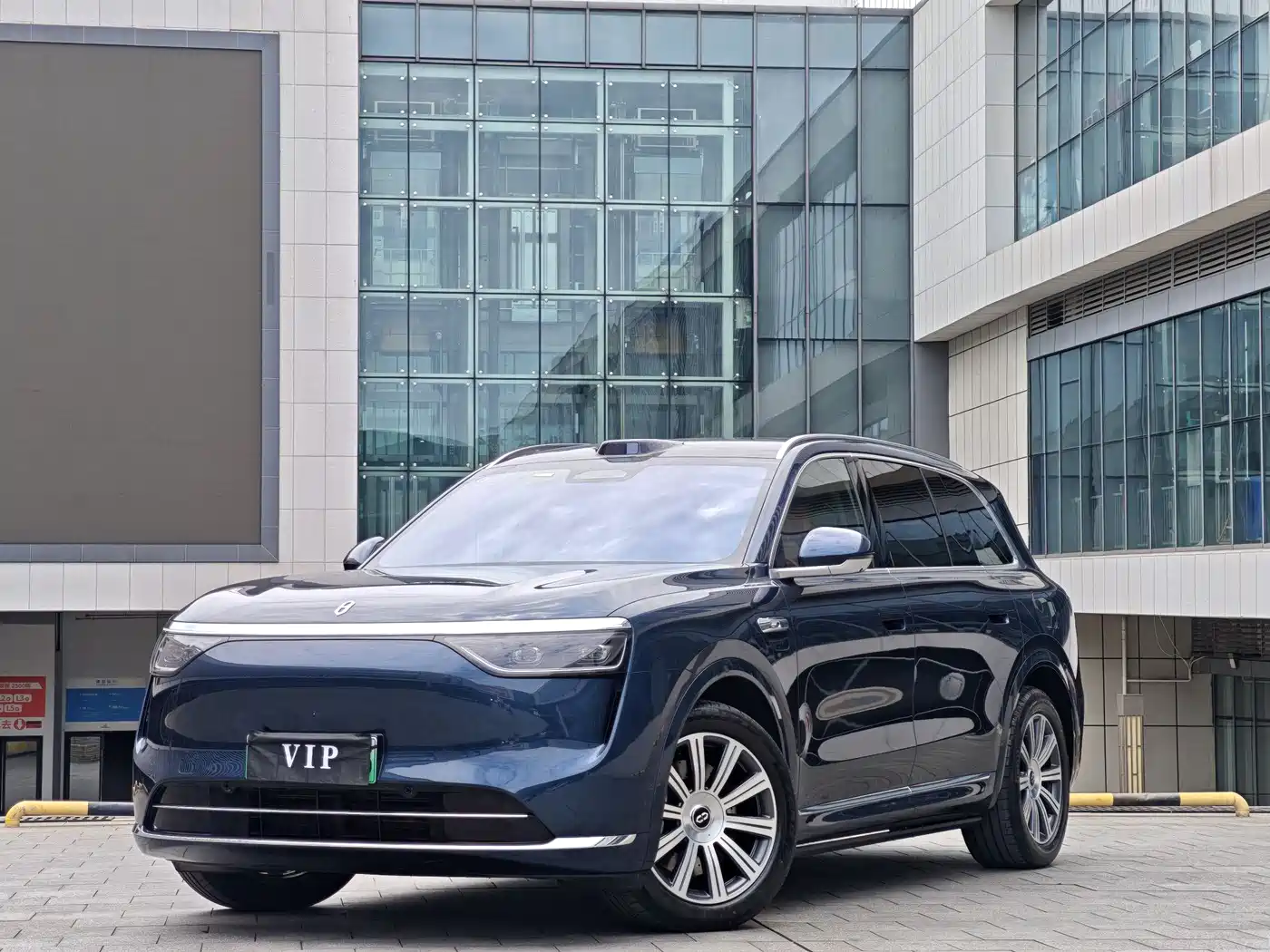 AITO Wenjie AITO M8 2025 Model Extended Range Max+ Edition 53.4kWh 6-Seater фото 2