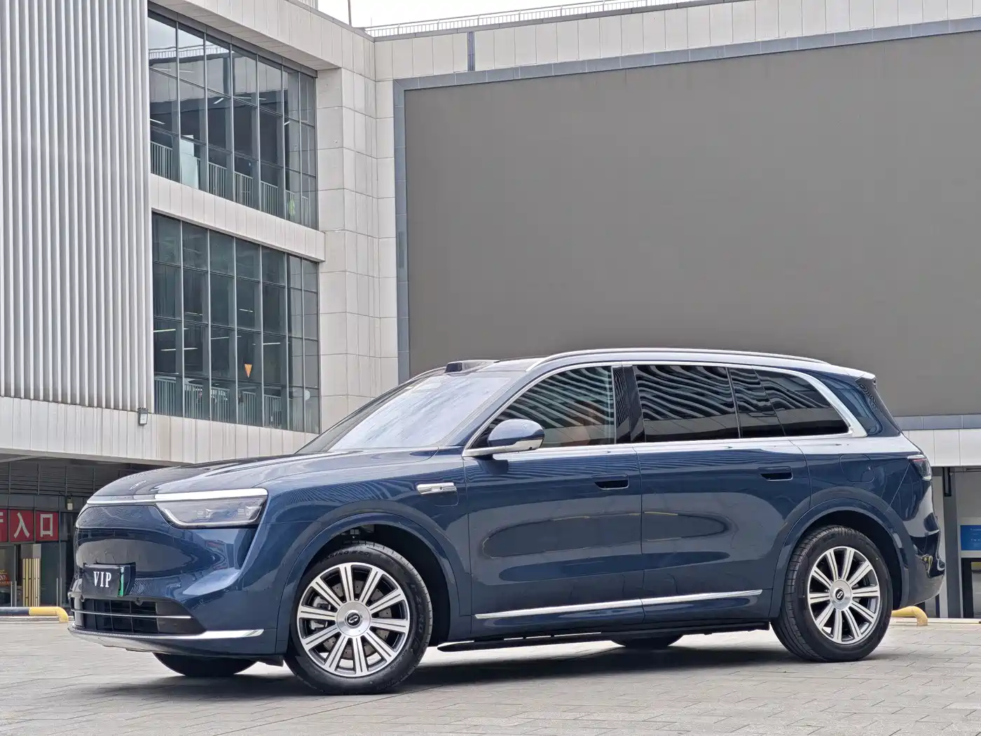 AITO Wenjie AITO M8 2025 Model Extended Range Max+ Edition 53.4kWh 6-Seater фото 3