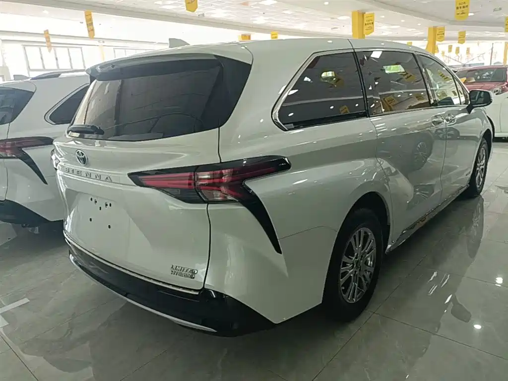 Toyota Sienna 2021 2.5L Hybrid Premium Edition фото 7