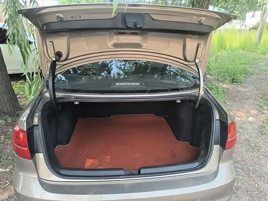 Volkswagen Sagitar 2017 1.6L Automatic Comfort фото 19