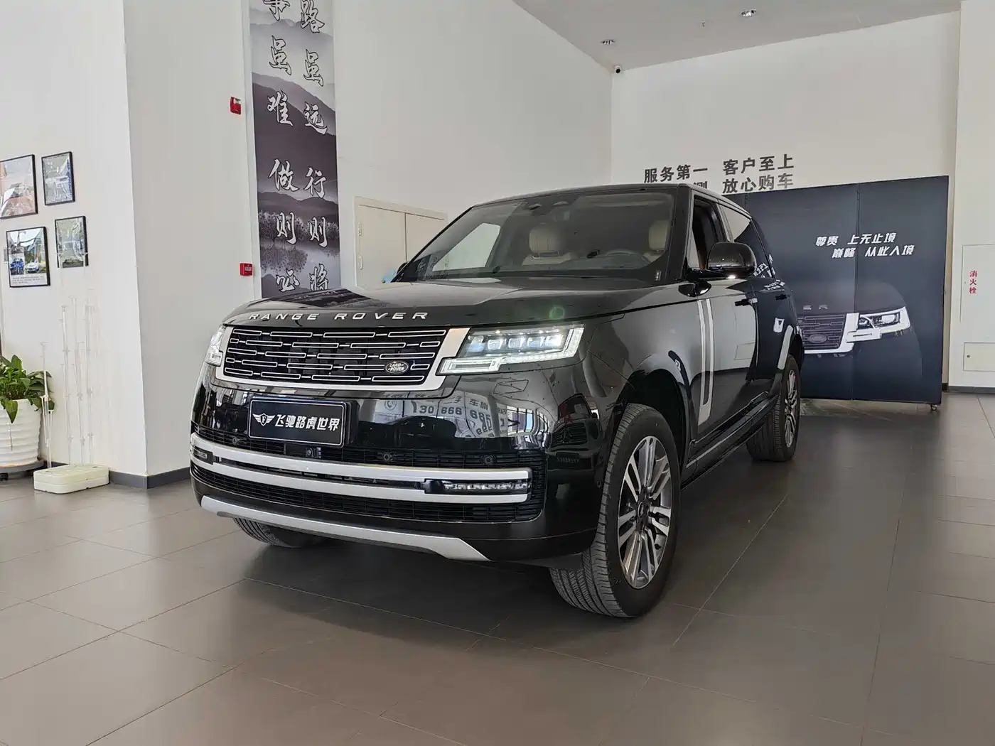 Land Rover Range Rover 2023 3.0 L6 400PS Genesis Extended Version