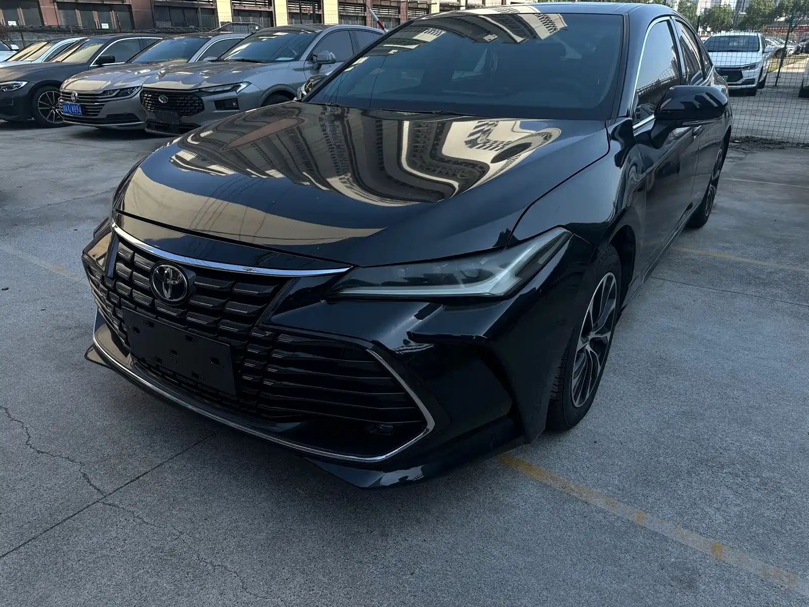 Photo 3 - Toyota Avalon