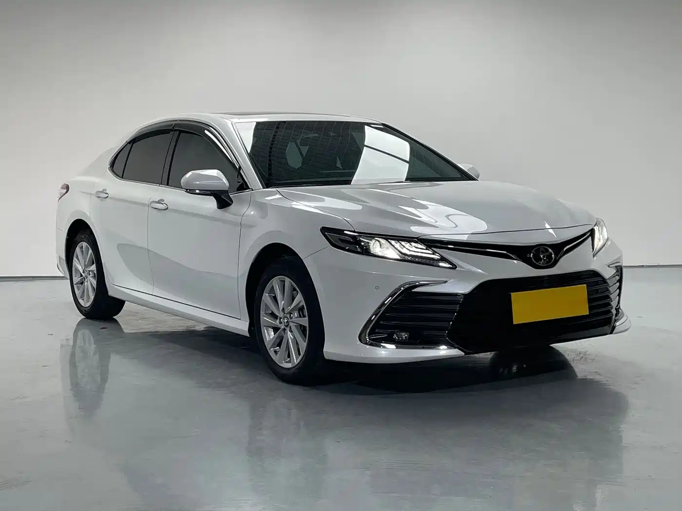 Toyota Camry 2023 2.0G Luxury Edition фото 3