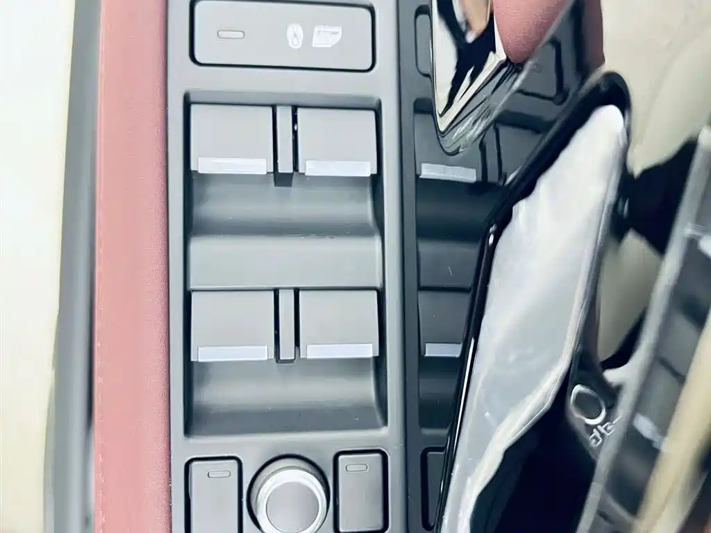 Land Rover Range Rover Evoque 2026 Range Rover Evoque L SE фото 19