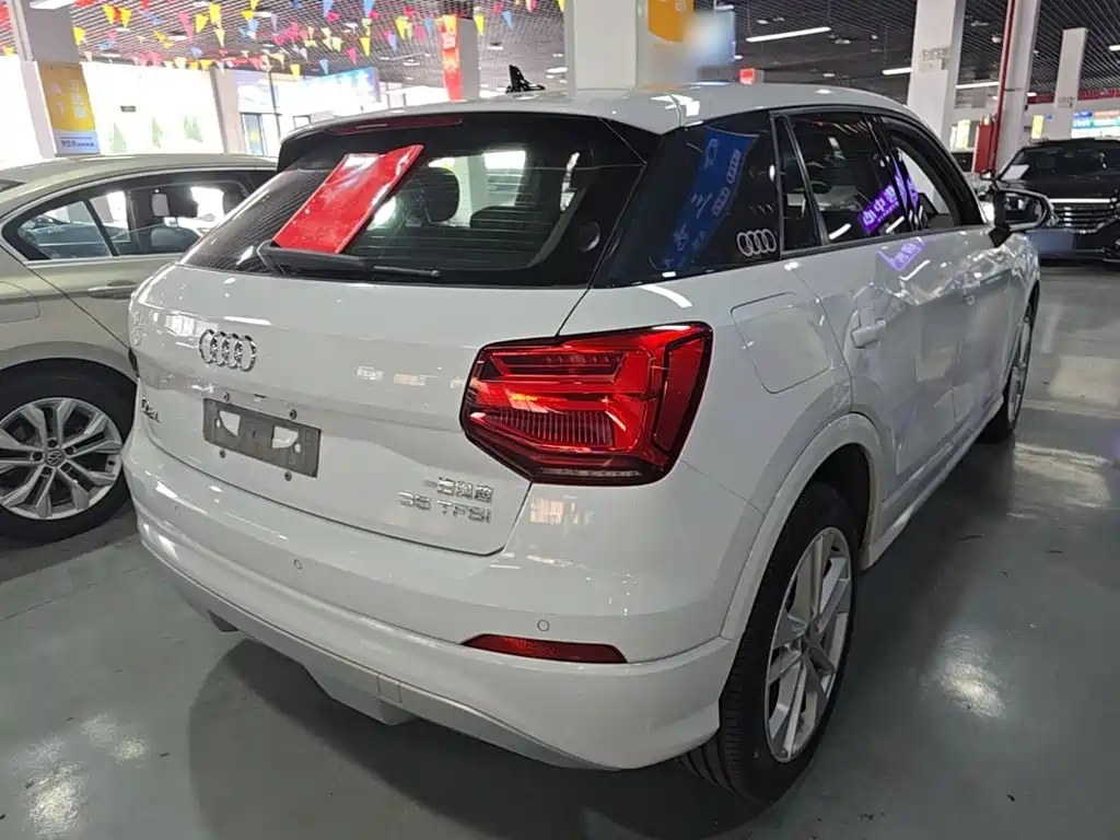 Photo 7 - Audi Q2L