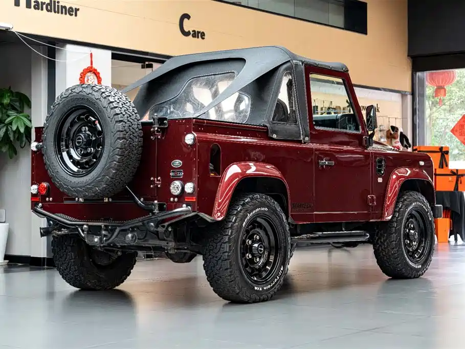 Land Rover Defender фото 6