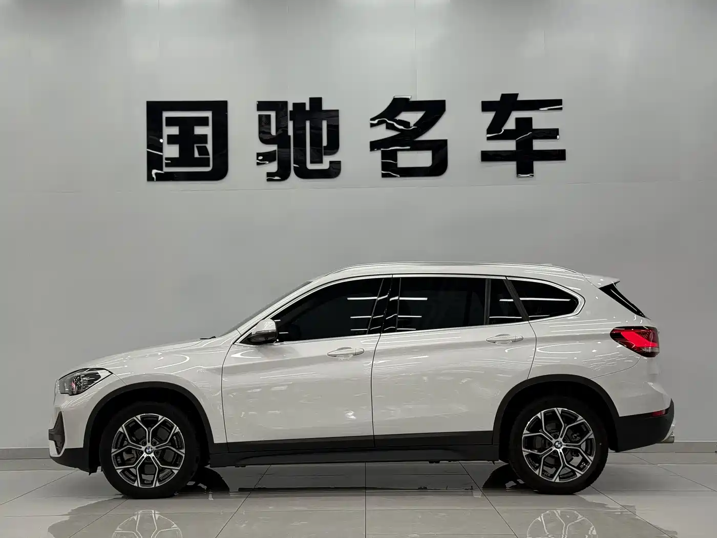 BMW X1 2022 sDrive25Li Leading фото 3